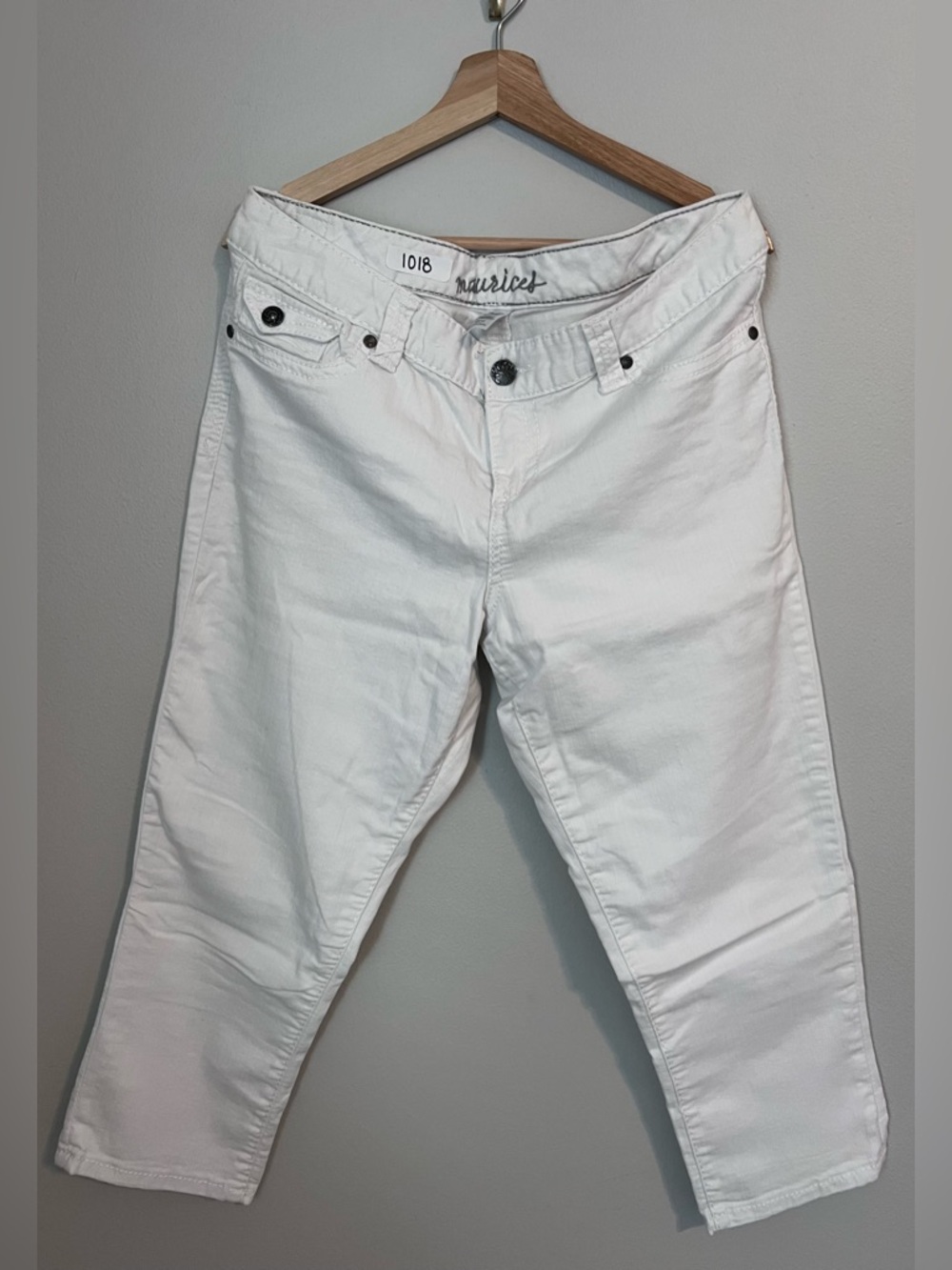 Maurices | White Capri Jeans Mid Rise Stretch | Size 10/12 Cropped